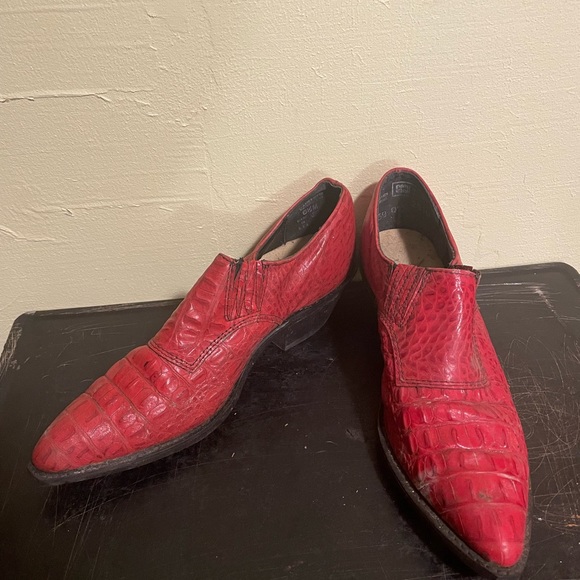 Vintage red leather crocodile look western booties - Picture 2 of 6